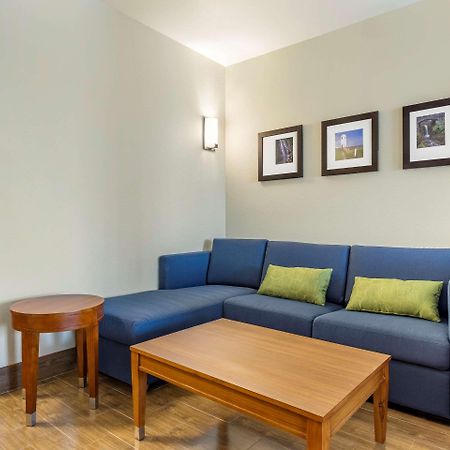 Comfort Inn & Suites Lakewood By Jblm Eksteriør bilde