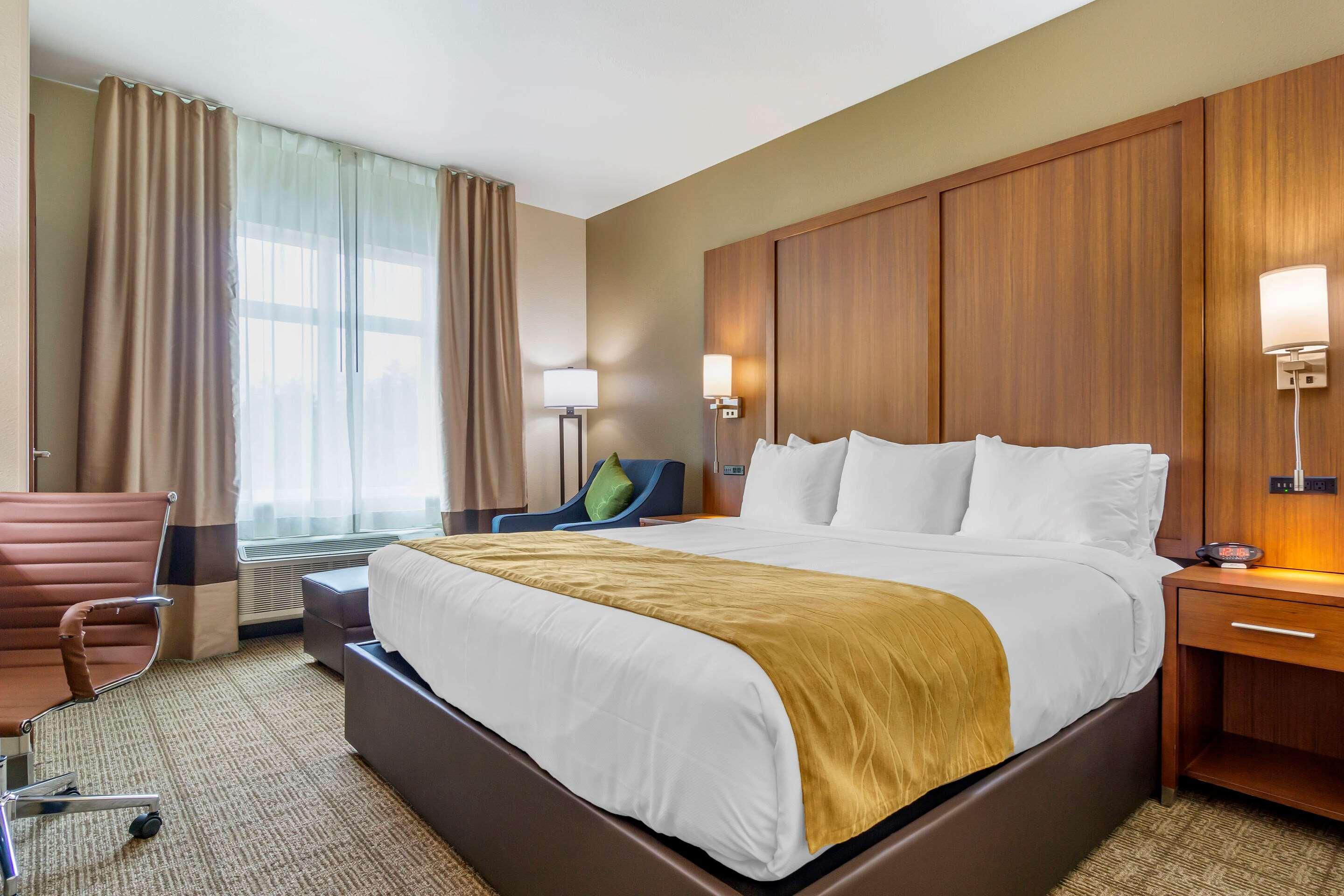 Comfort Inn & Suites Lakewood By Jblm Eksteriør bilde