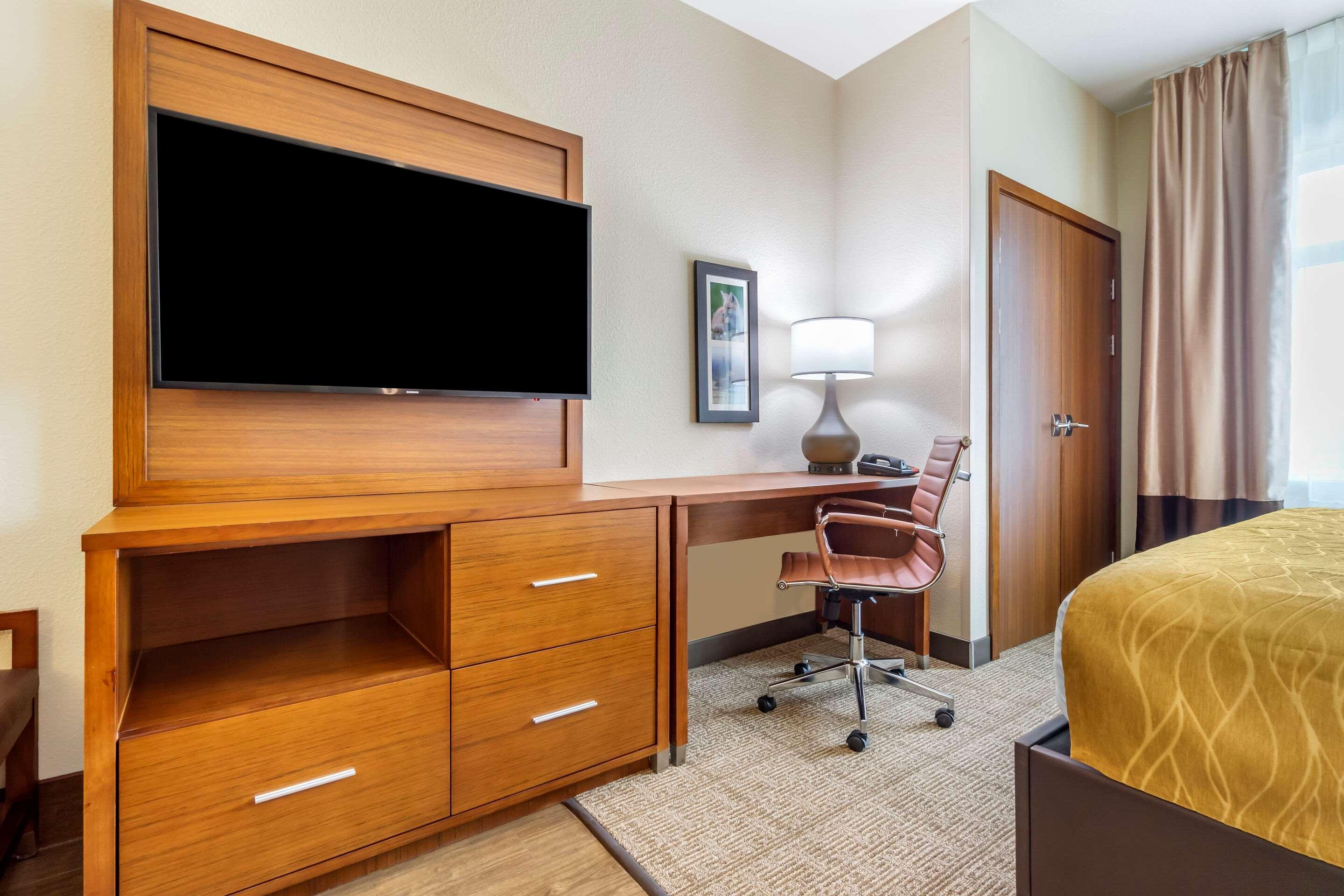Comfort Inn & Suites Lakewood By Jblm Eksteriør bilde