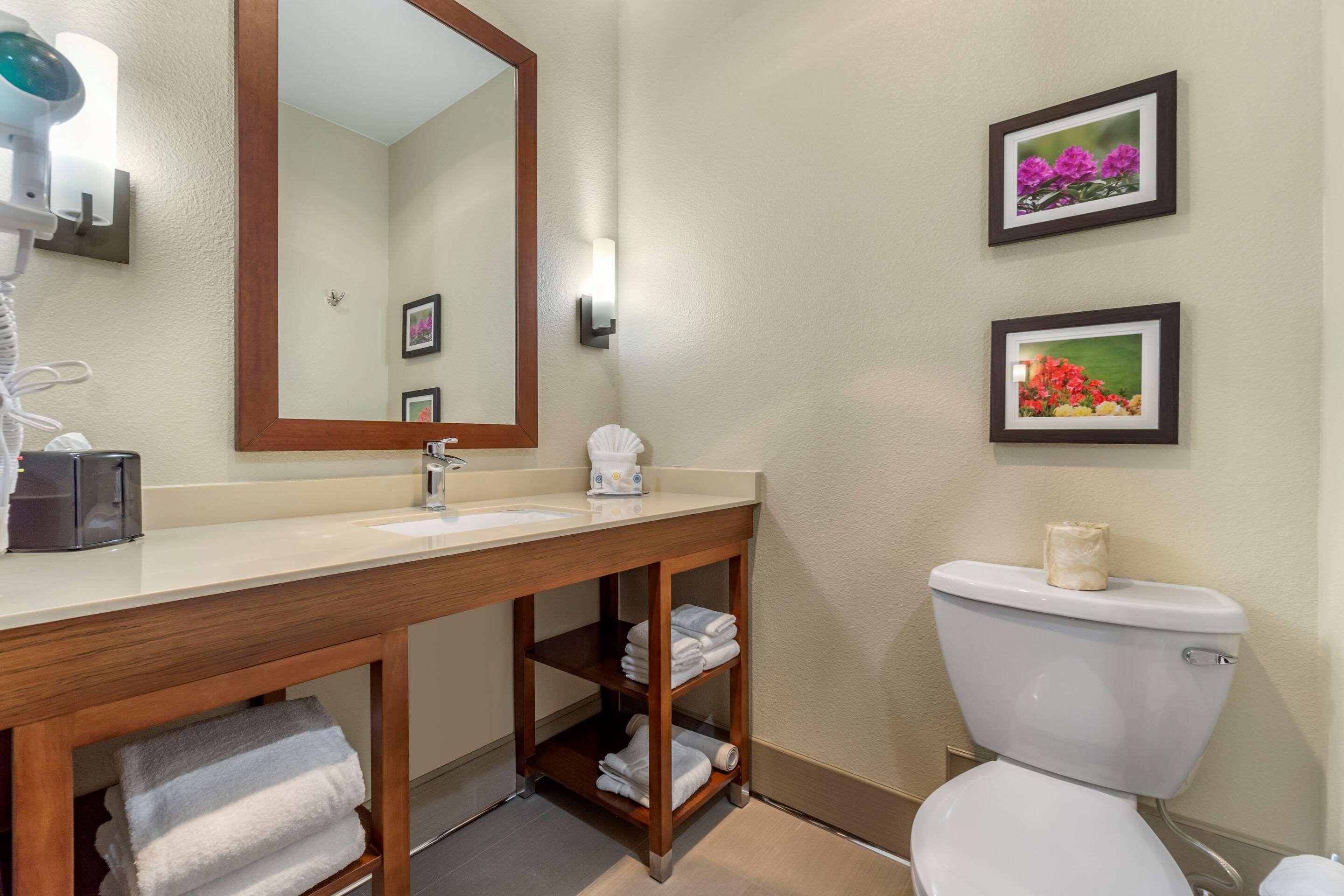 Comfort Inn & Suites Lakewood By Jblm Eksteriør bilde