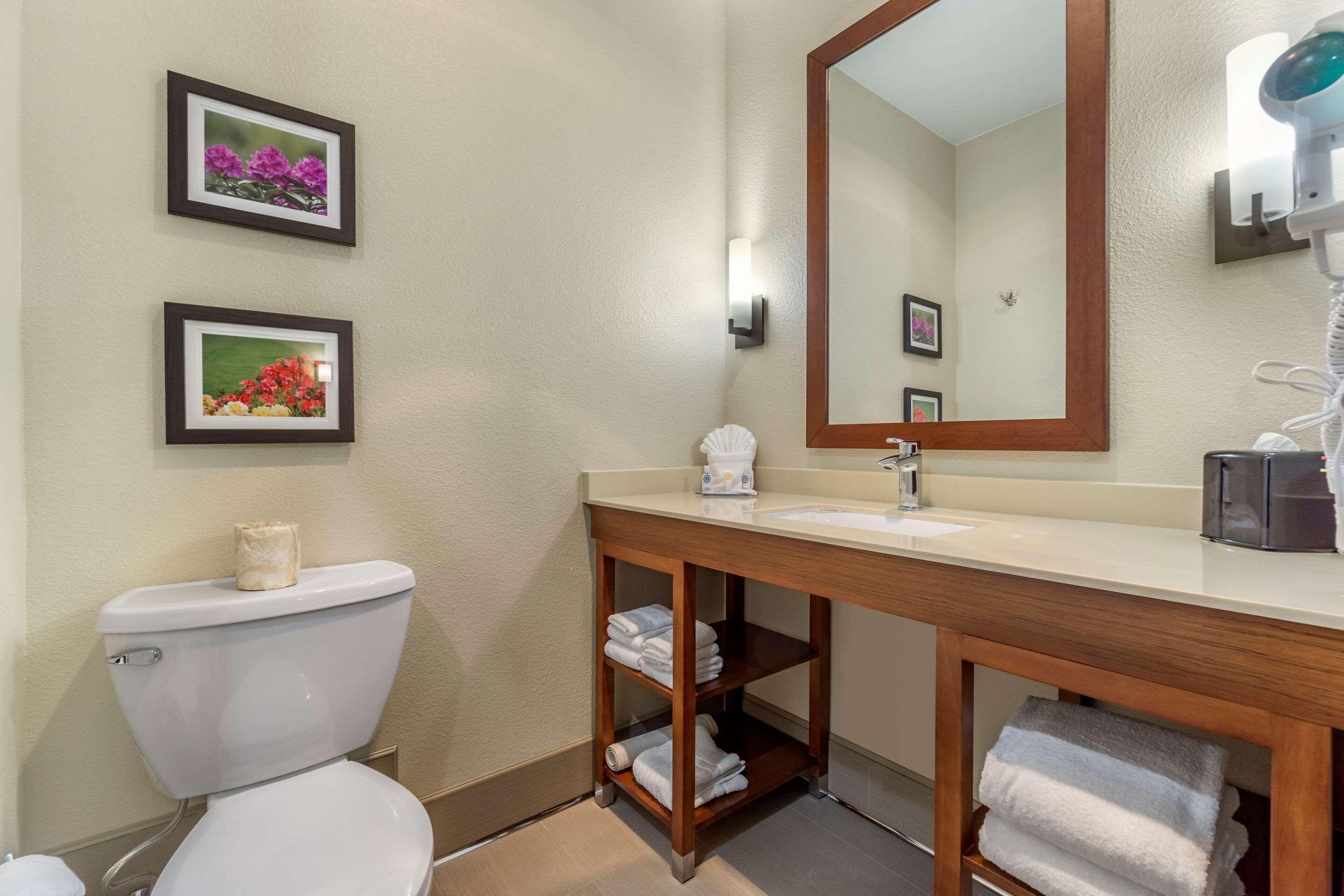 Comfort Inn & Suites Lakewood By Jblm Eksteriør bilde