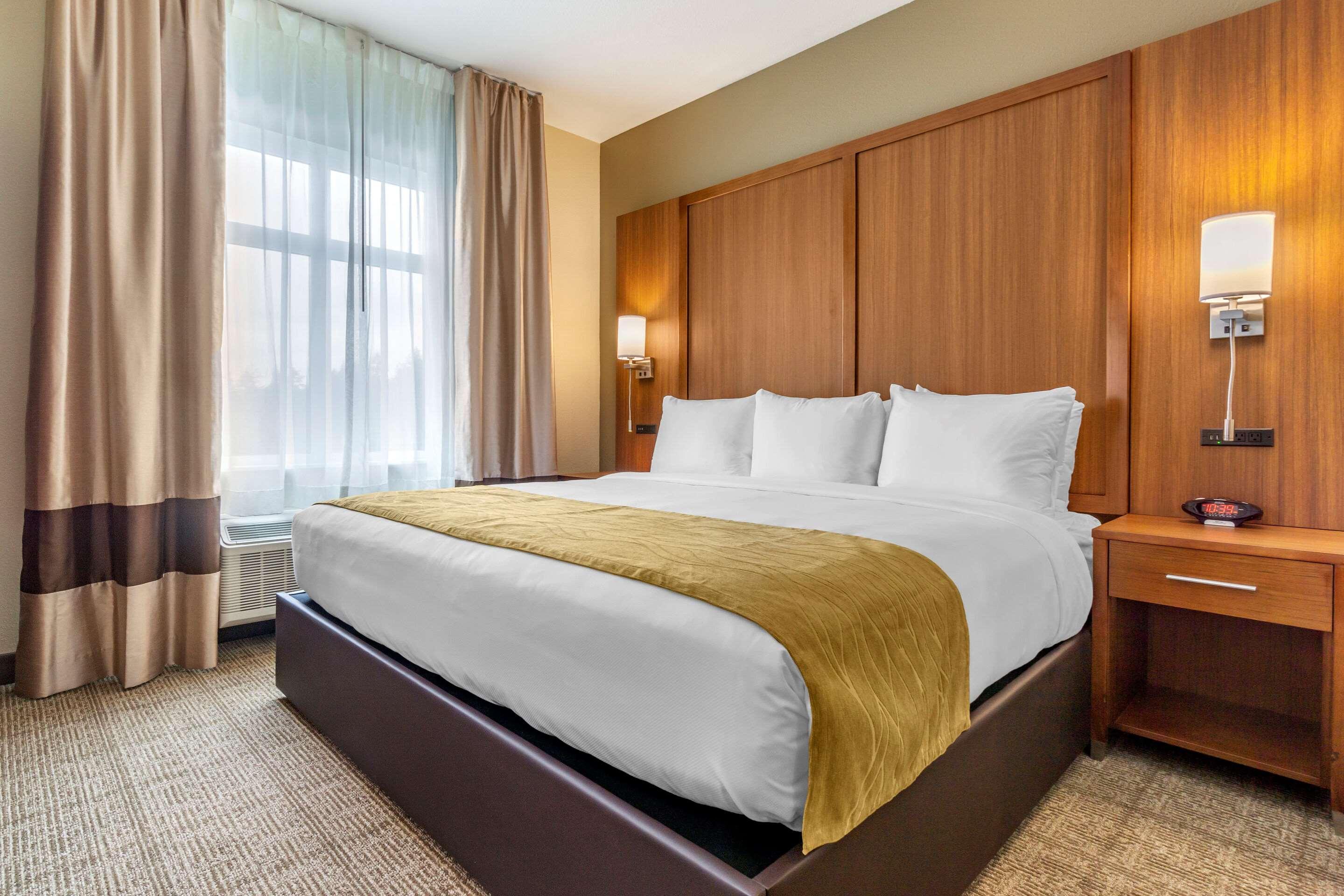 Comfort Inn & Suites Lakewood By Jblm Eksteriør bilde