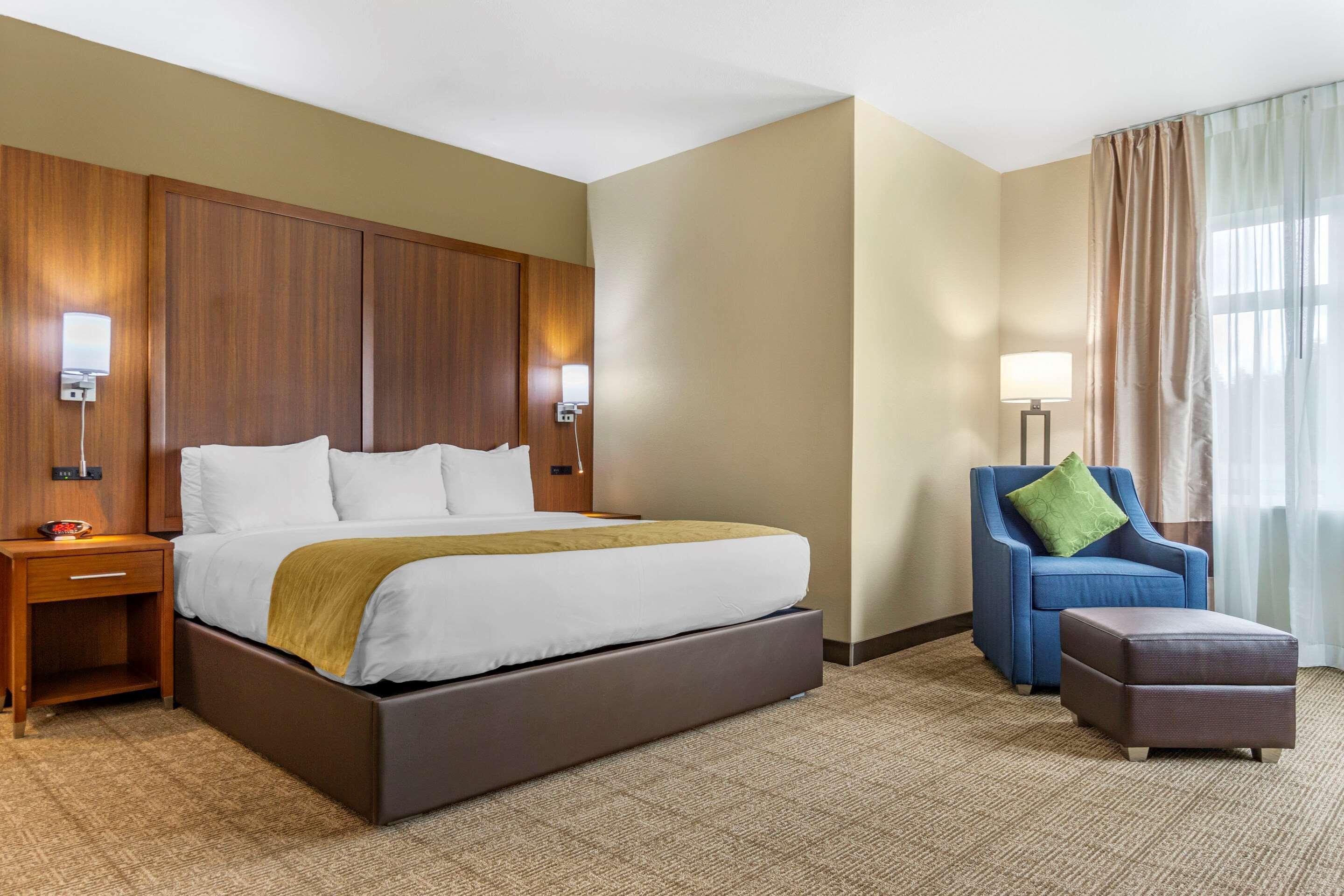 Comfort Inn & Suites Lakewood By Jblm Eksteriør bilde