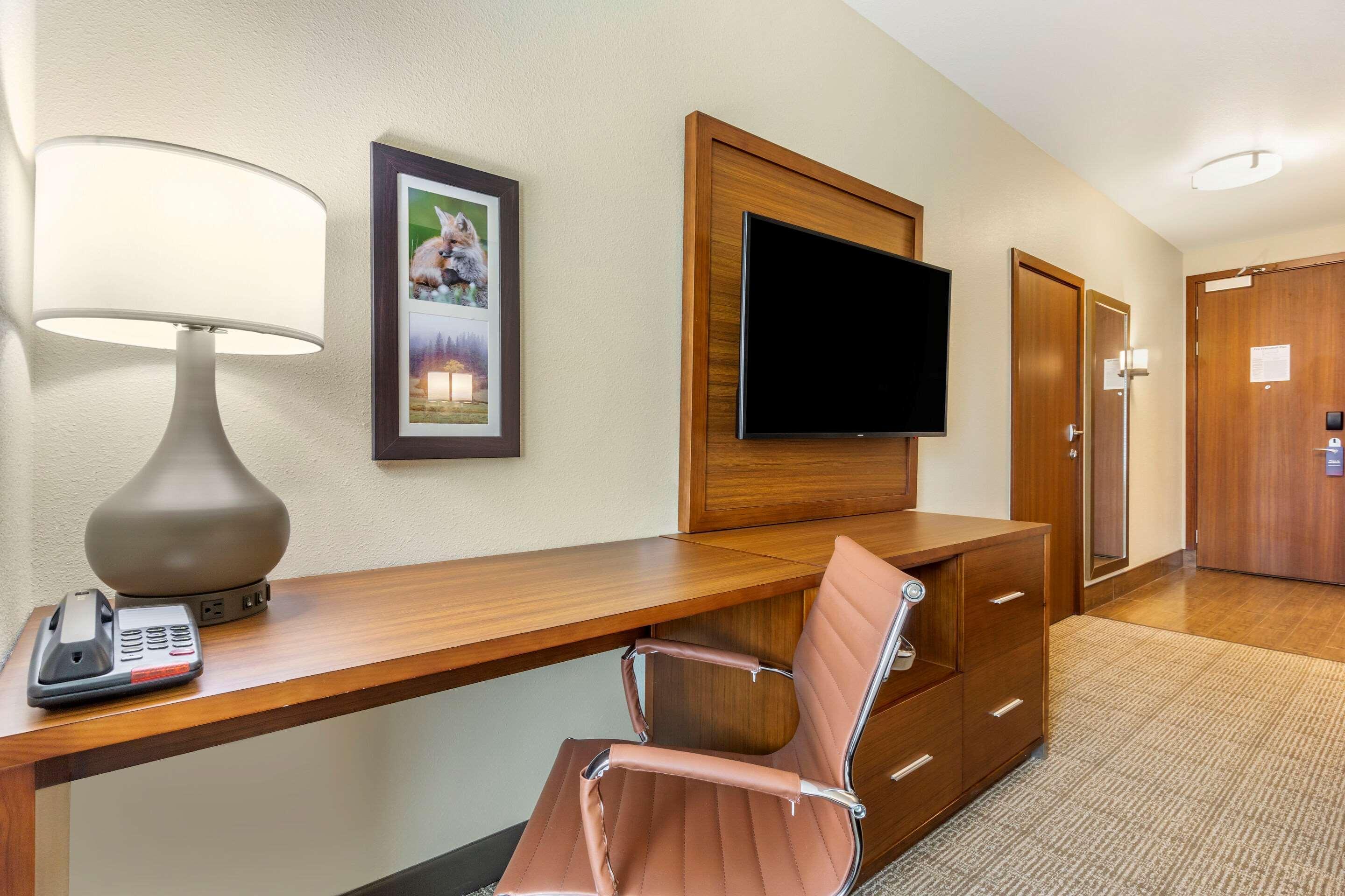 Comfort Inn & Suites Lakewood By Jblm Eksteriør bilde